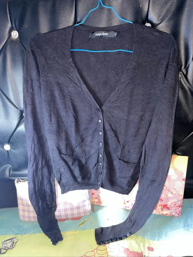 Carpe Diem Cardigan Rajut Tipis V-Neck Hitam Wanita Original photo 1