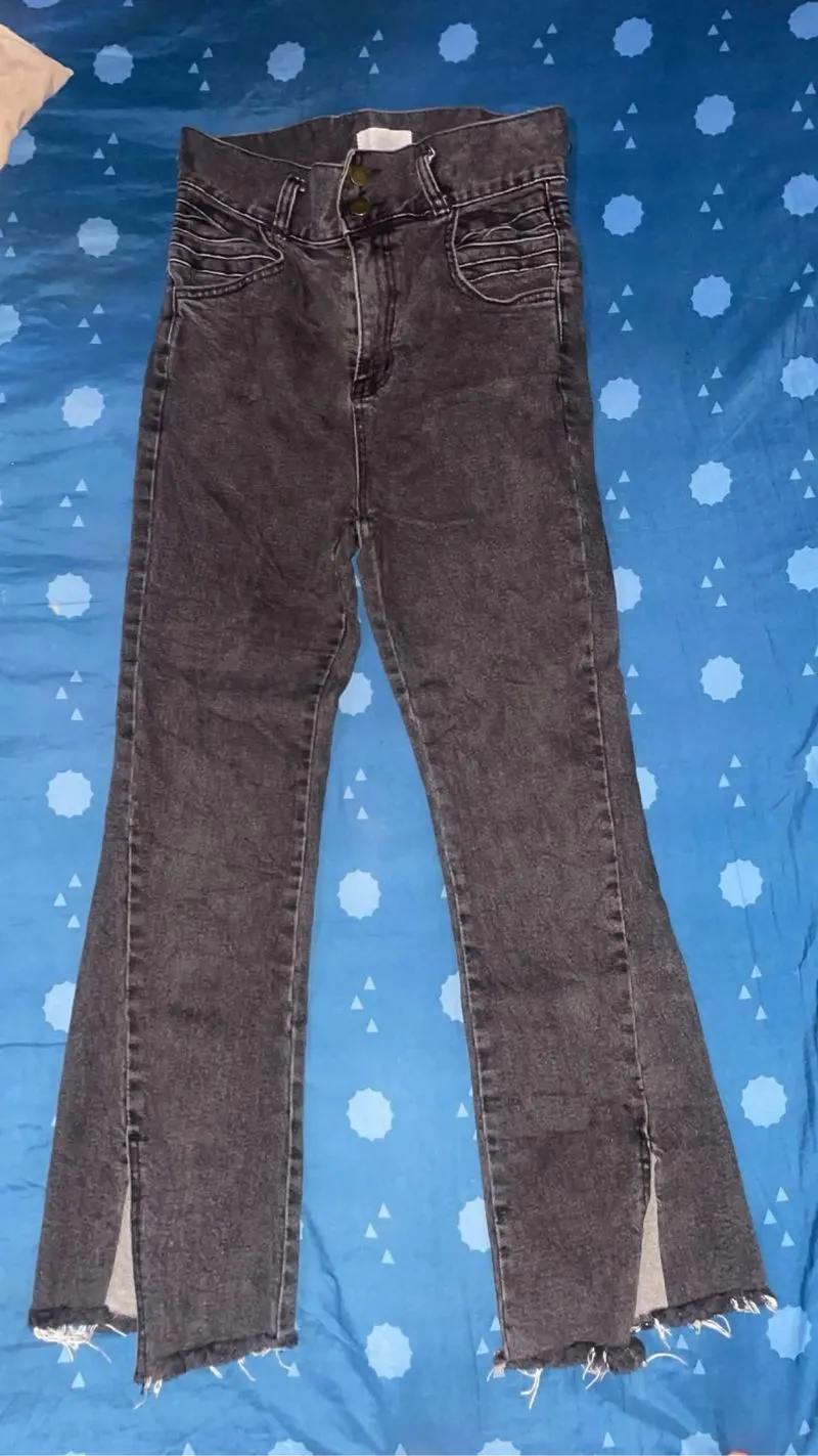 High Waist Flare Jeans Black Washed dengan Belahan Split Fro photo 1