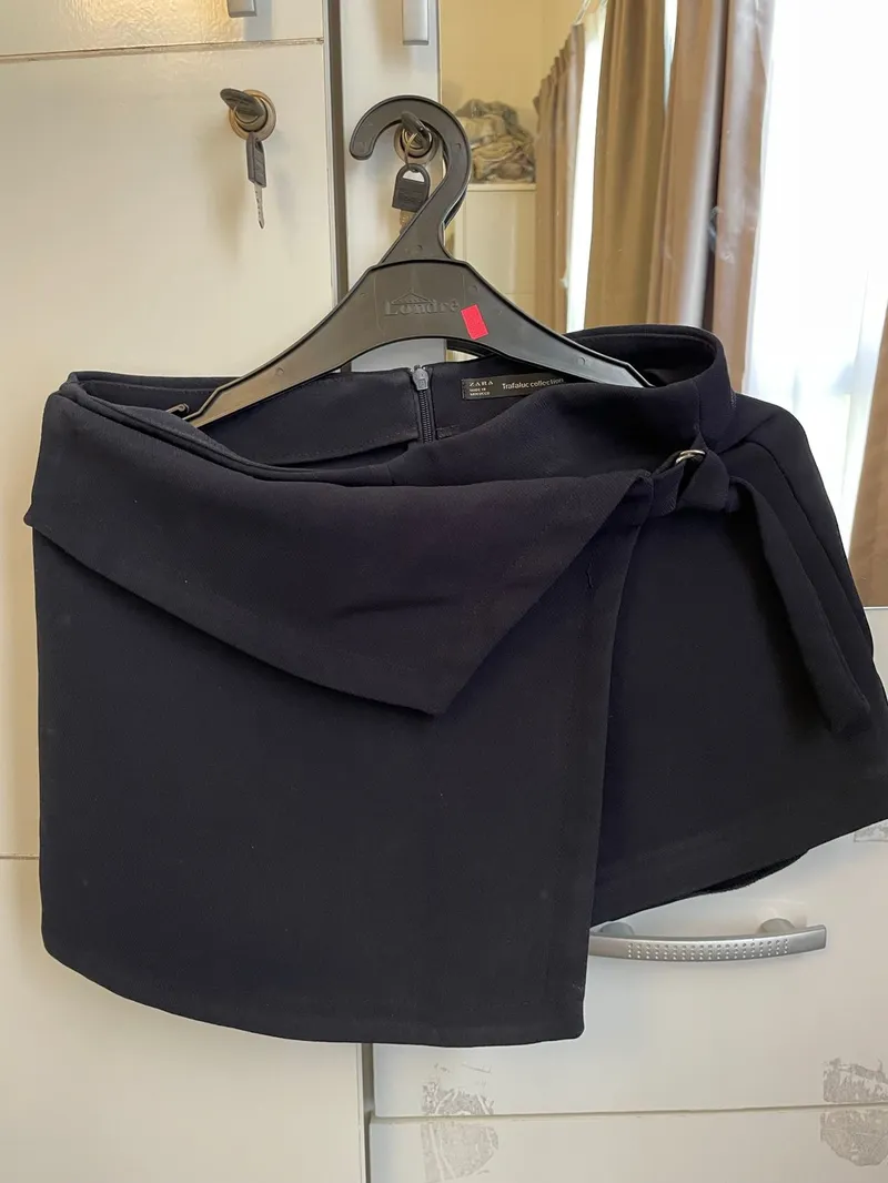 ZARA Casual Short Wanita navy photo 1