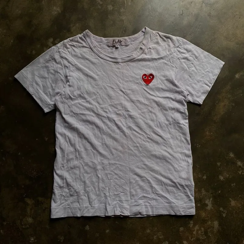 PLAY CDG COMME DES GARÇONS SMALL LOGO TEE photo 1