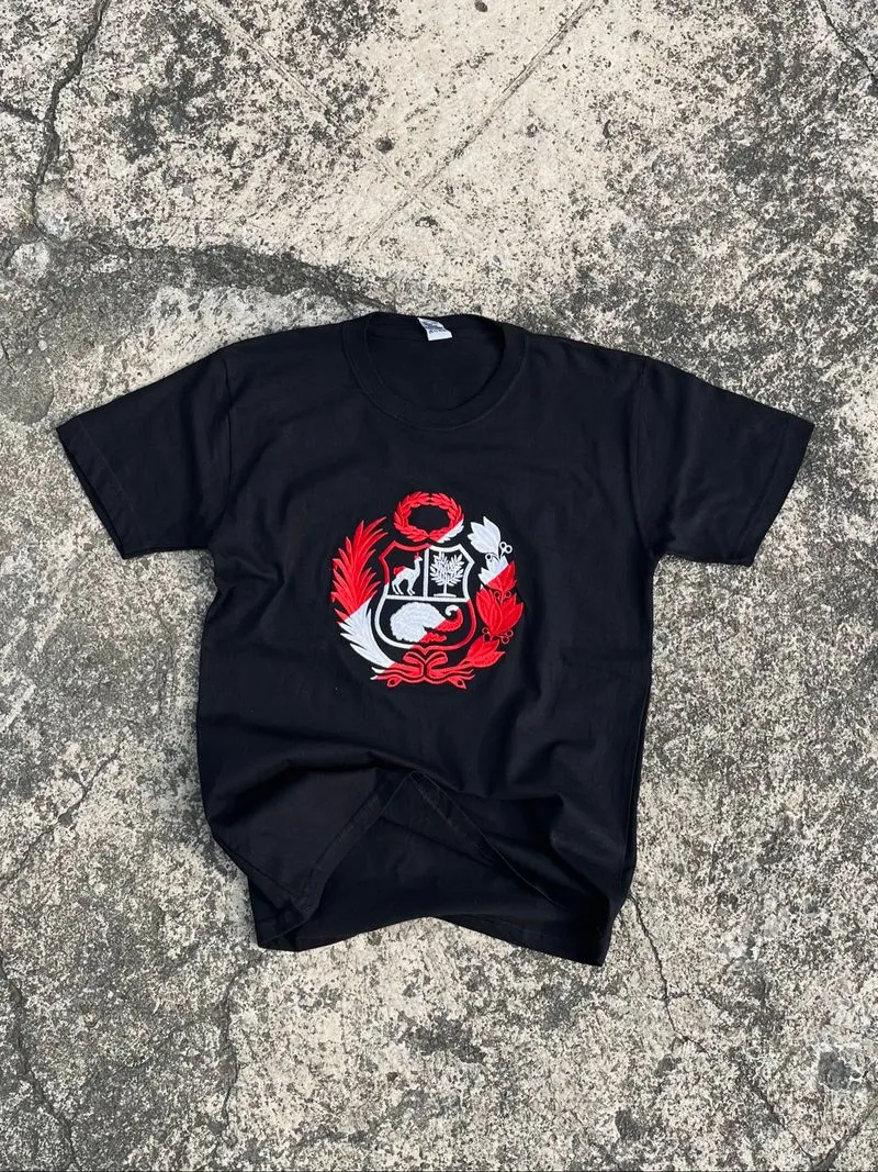 Peruvian Coat of Arms Black Tshirt photo 1