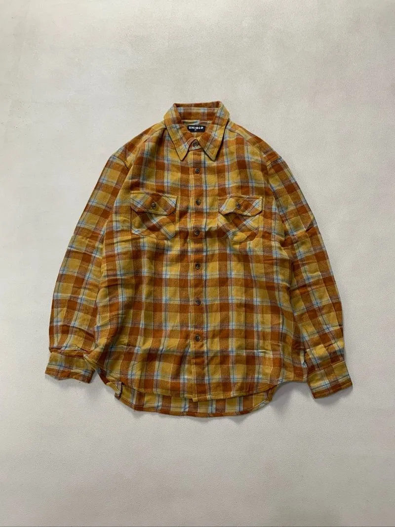 Uniqlo flanel   Size Medium  Panjang 69cm Lebar 57cm photo 1