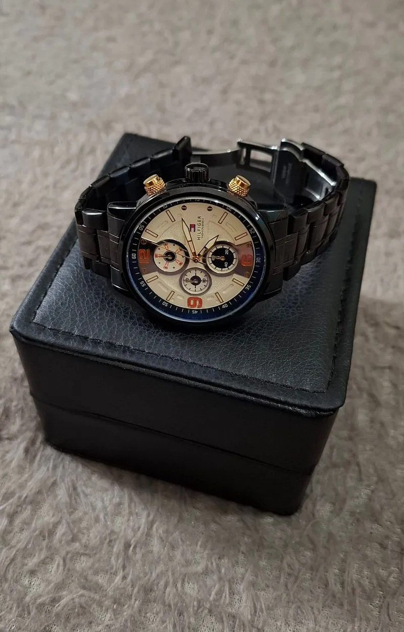 Watch Tommy Hilfiger photo 1