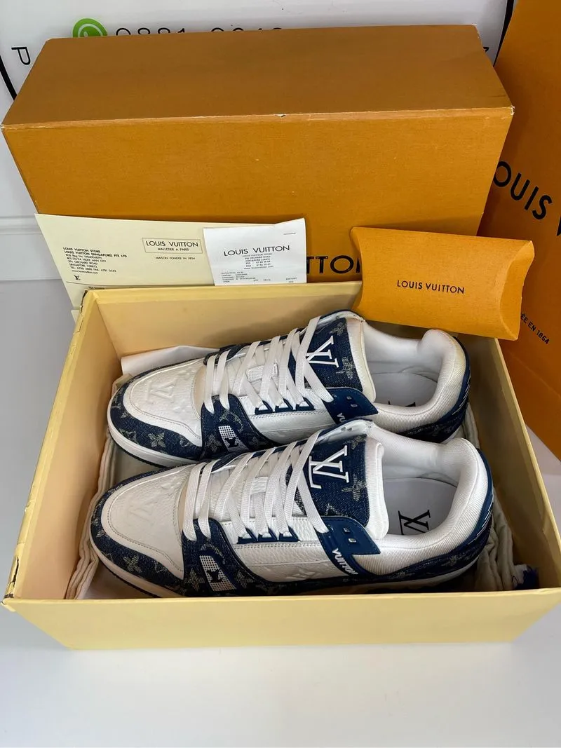 Preloved Trainer Sneaker Bleu Clair Authentic  photo 1