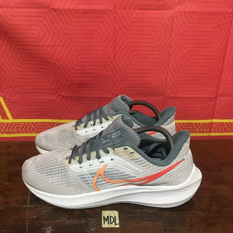 Sepatu second original Nike Air Zoom Pegasus 39 
size 42 photo 1