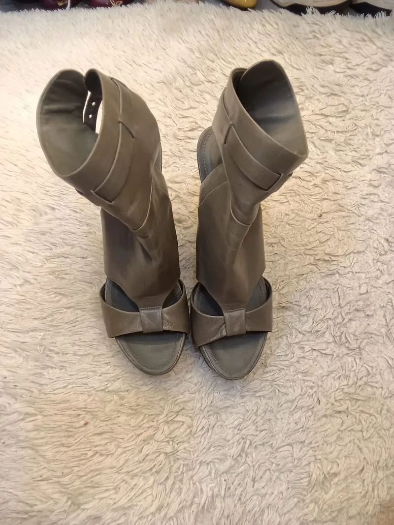 Sepatu wedges CAMILLA SKOVGAARD masih ok , photo 1