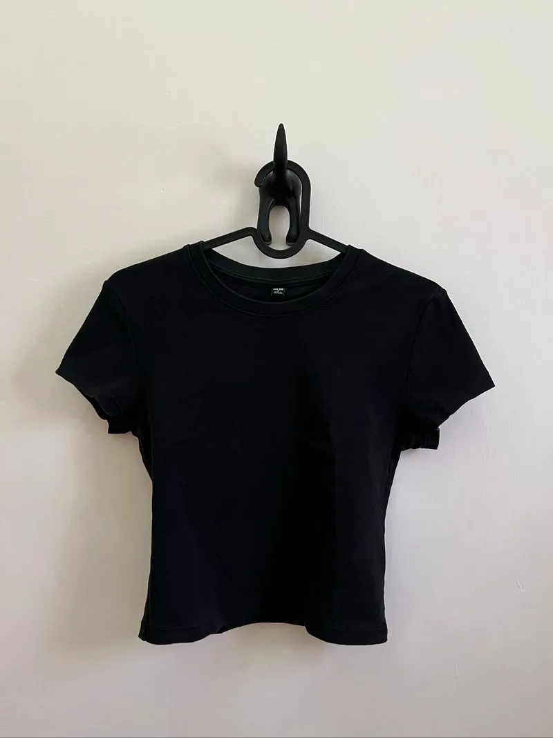 uniqlo t-shirt mini black photo 1