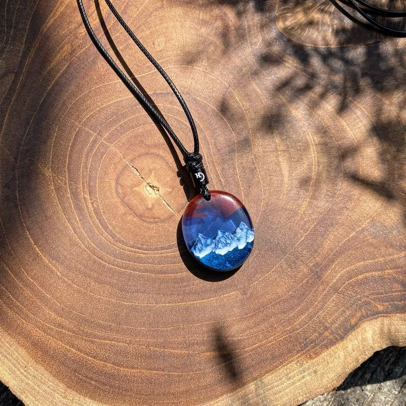 Hendgift necklace mountain series glow in the dark photo 1