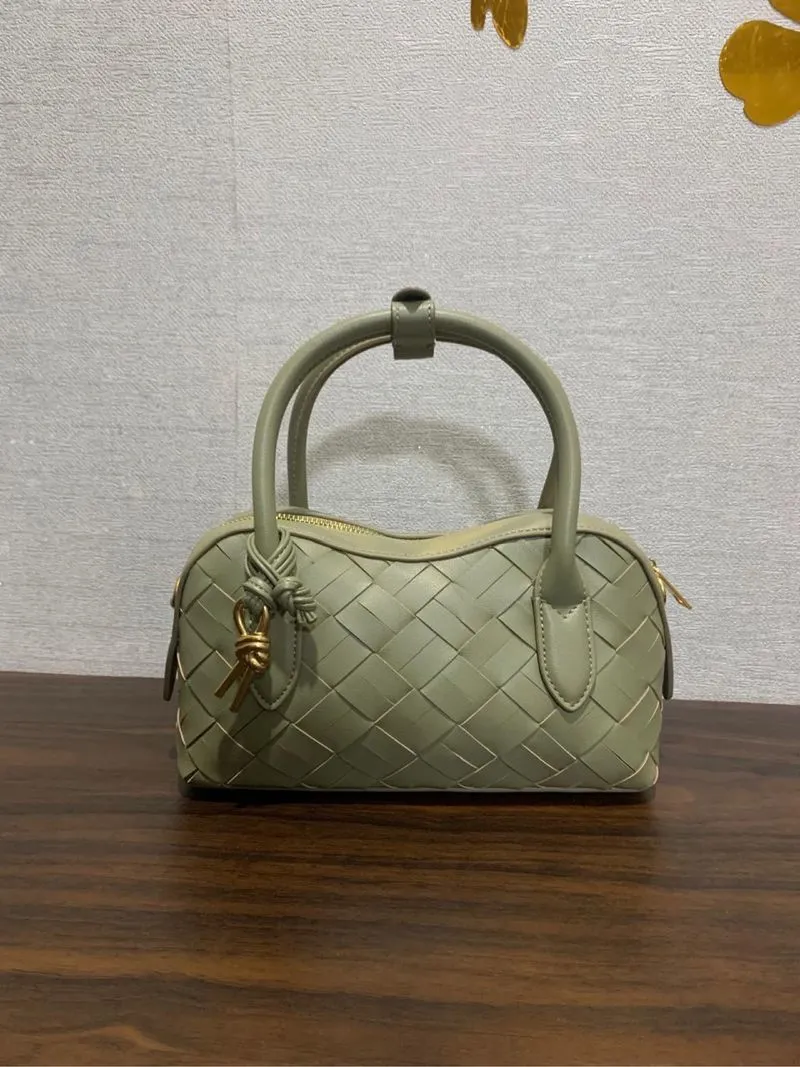 hand bag sage green photo 1