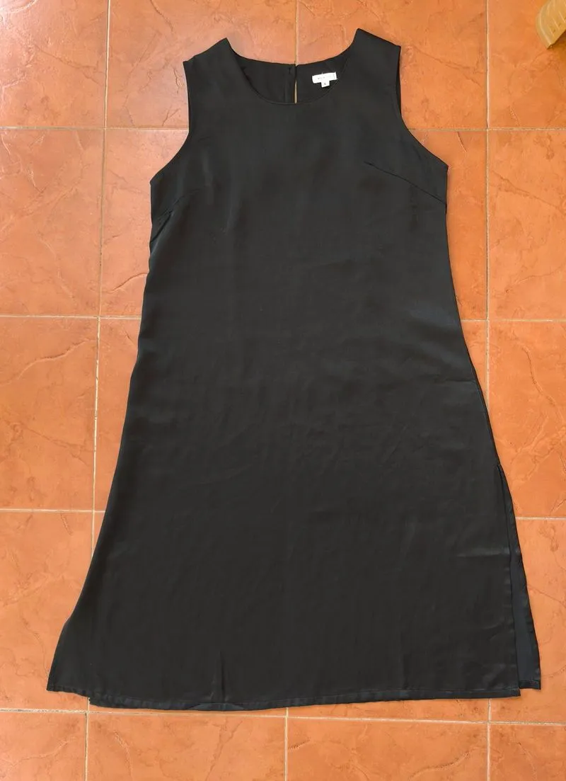 BLACK SLIT DRESS SIMPLE ELEGANT  photo 1
