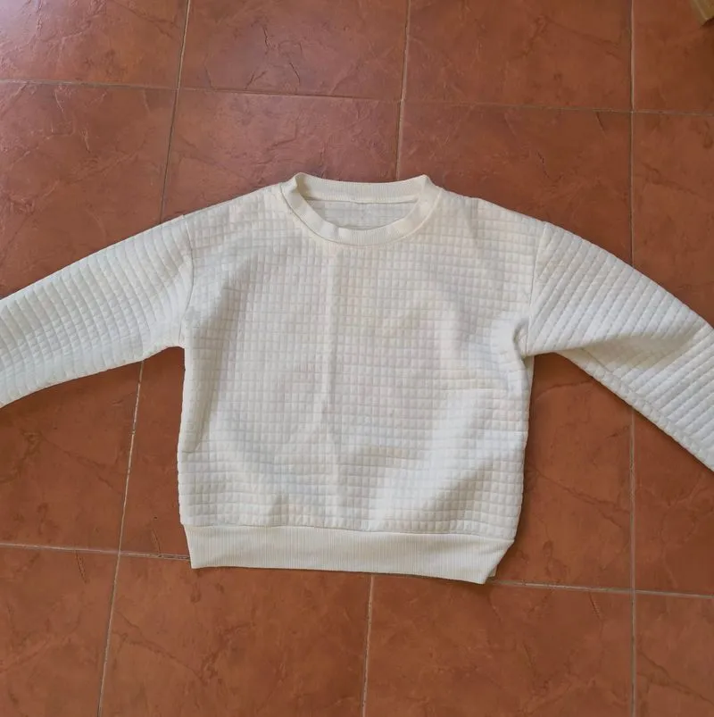 QUILTED SWEATER LUCU PUTIH CROP SWEATER photo 1