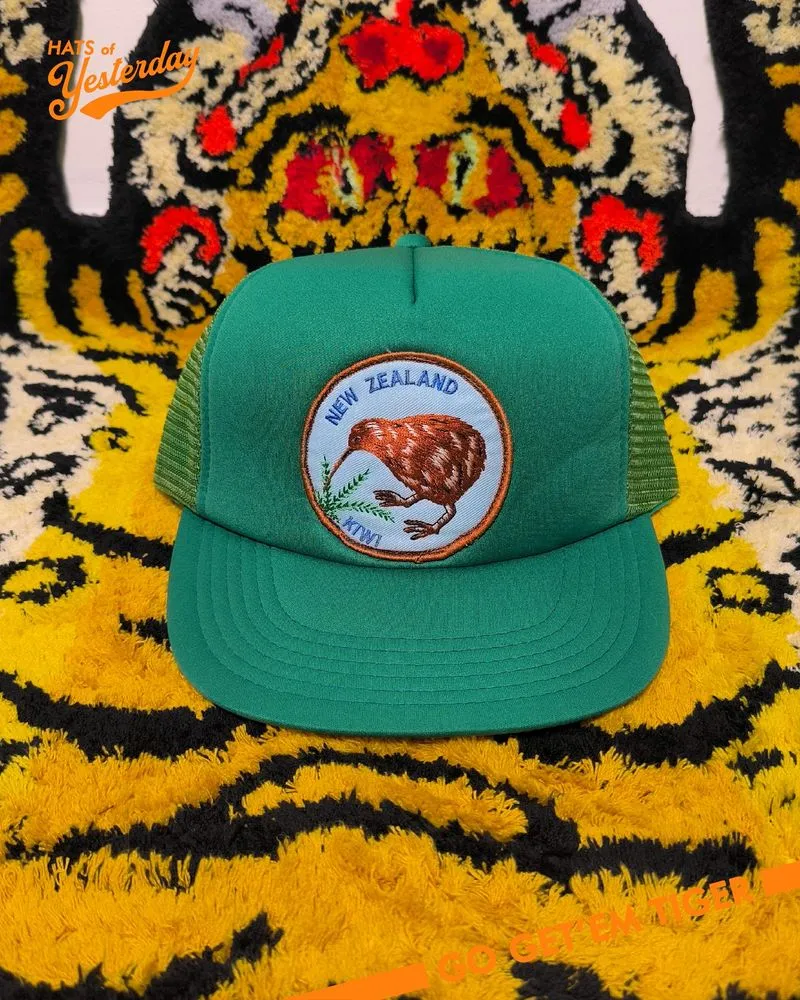 Topi Kiwi Bird, New Zealand vintage patch trucker hat photo 1