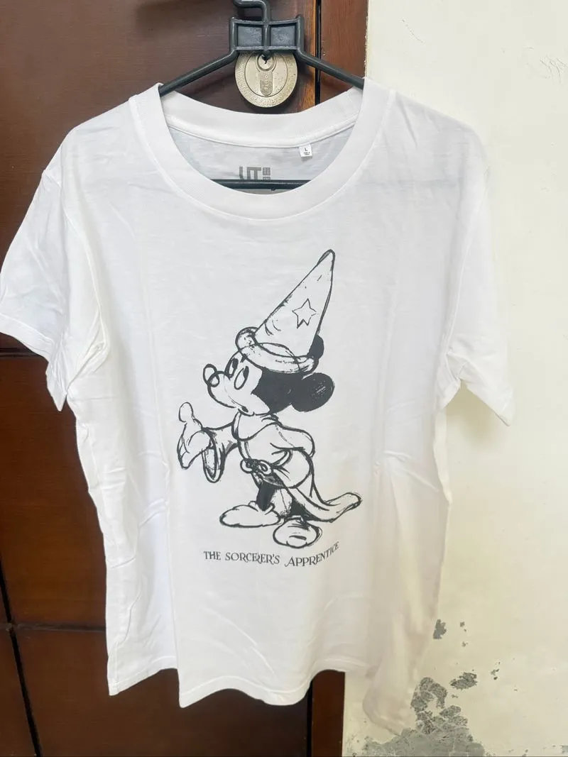 Preloved kaos uniqlo disney photo 1