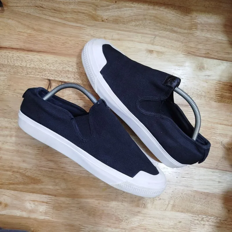 Adidas Casual Sneakers Pria white black photo 1