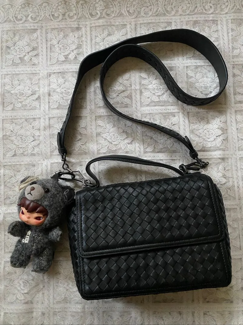 bottega veneta slingbag photo 1