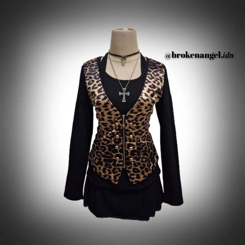 RED PEPPER LEOPARD TOP photo 1
