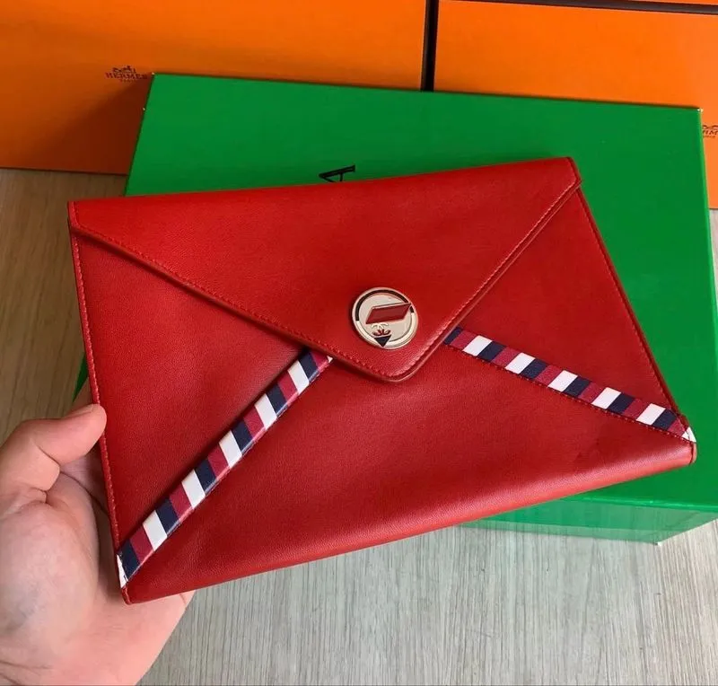 CHANEL RED AIRLINE NO.22 calfskin envelope  photo 1