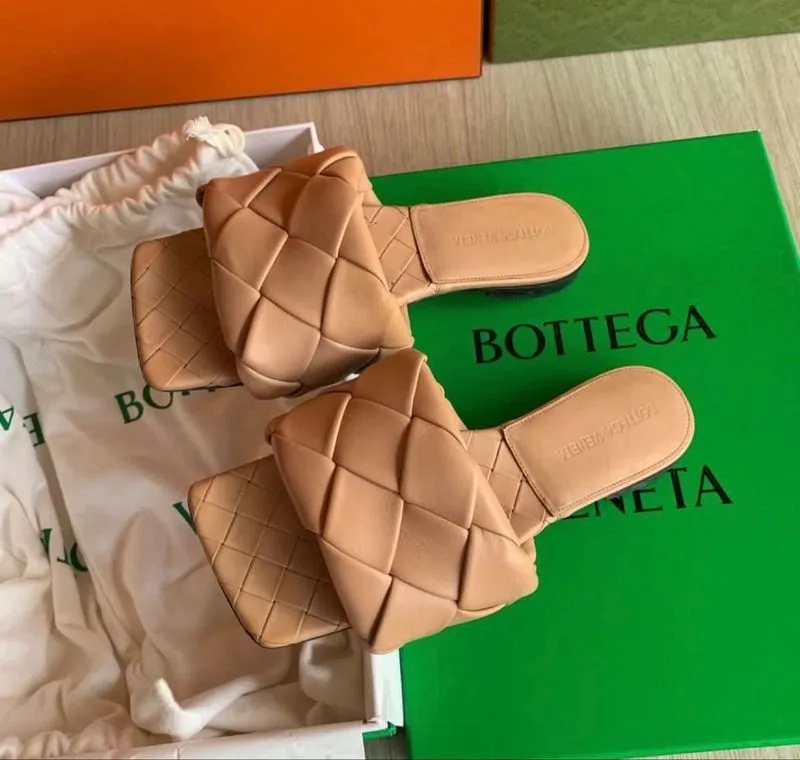 BOTTEGA VENETA LIDO SANDAL FLAT LEATHER SIZE 35 (22cm) photo 1
