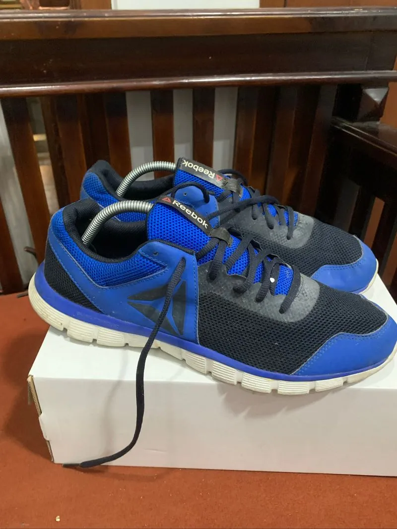 Sepatu Reebok photo 1