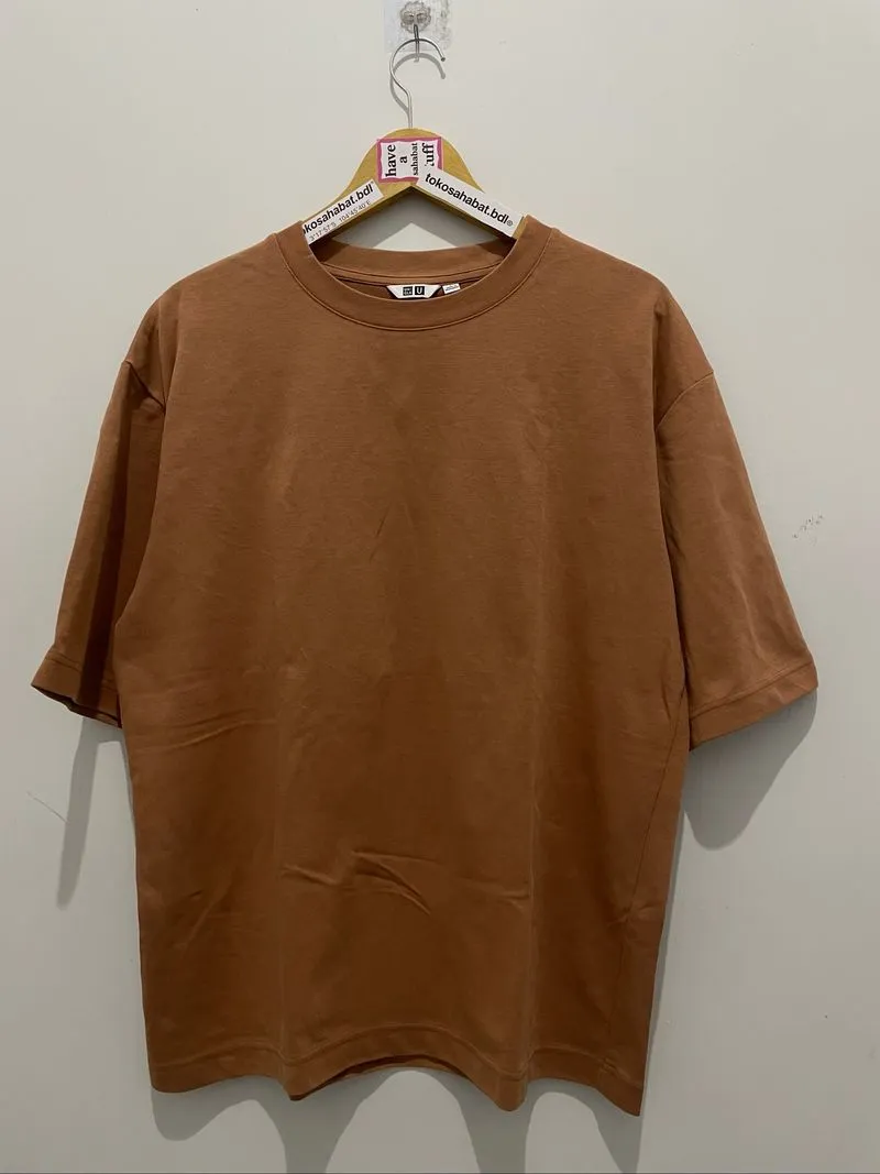 UNIQLO AIRism Orange Tee photo 1