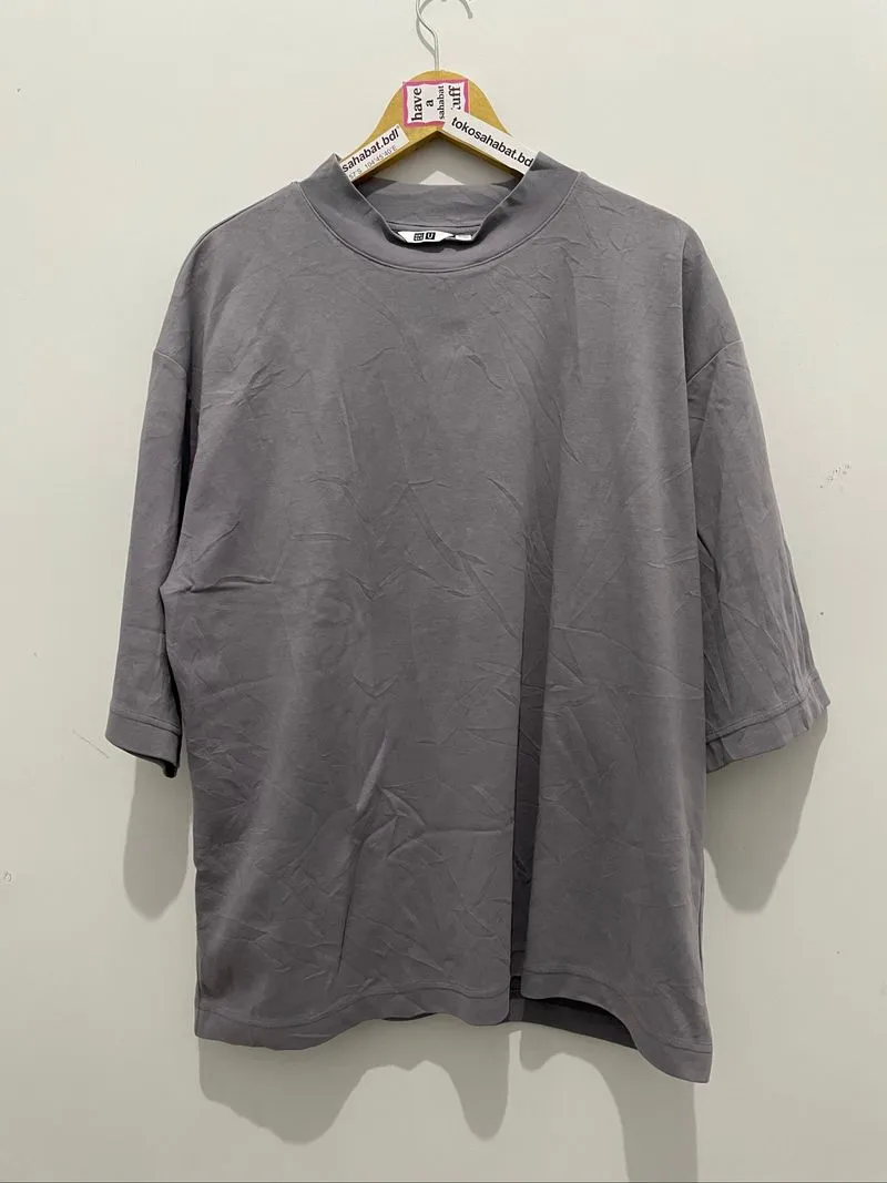 UNIQLO AIRism Taro Tee photo 1
