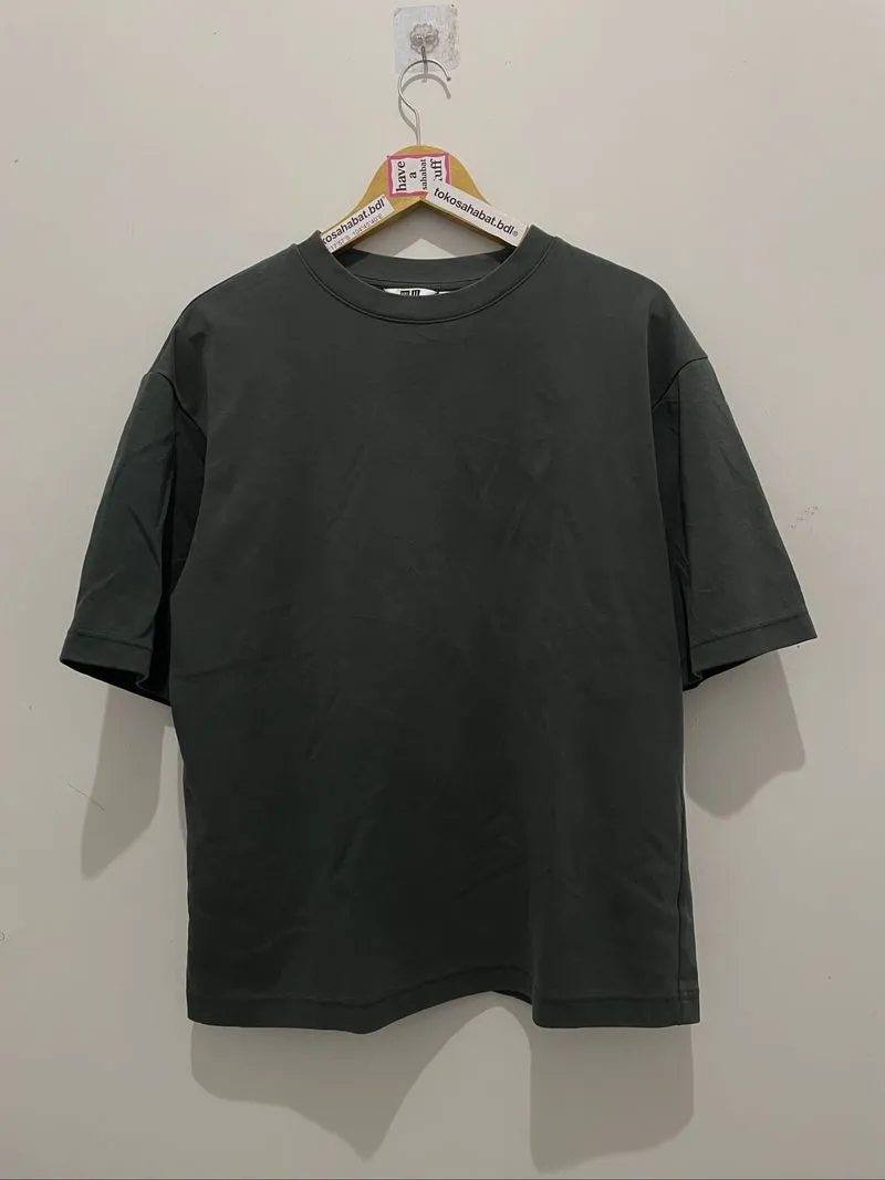 UNIQLO AIRism Jotol Tee (M) photo 1