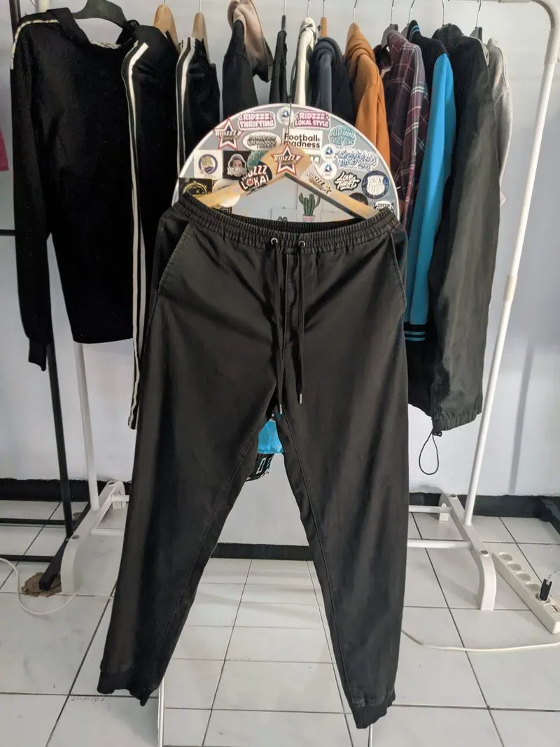 JOGGER GU UNISEX  photo 1