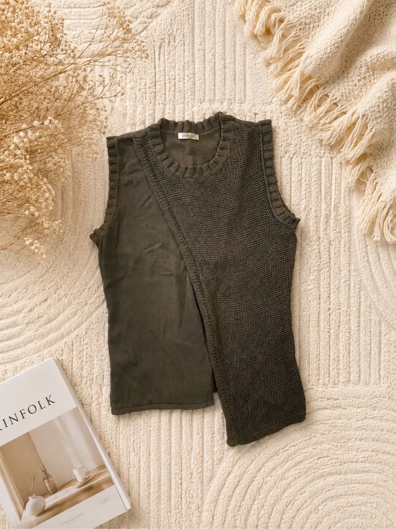 Knit vest photo 1