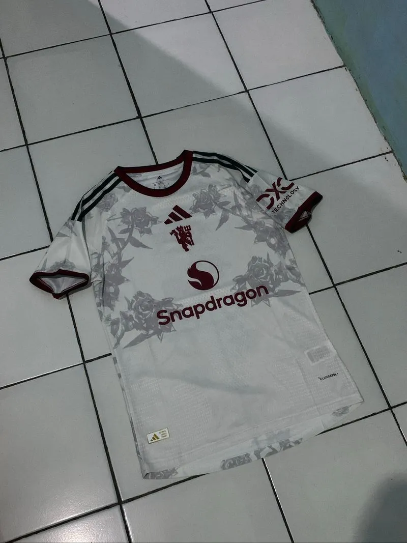 Man U Third 26/27 Player issue photo 1