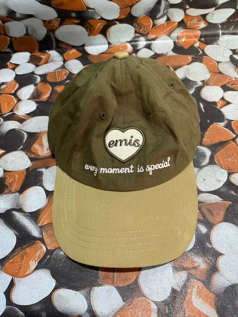 Topi/hat emis photo 1