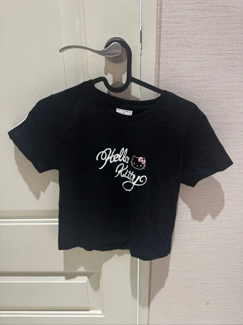 Kaos Crop Top Hitam Hello Kitty - Label COLORBOX Size XL photo 1