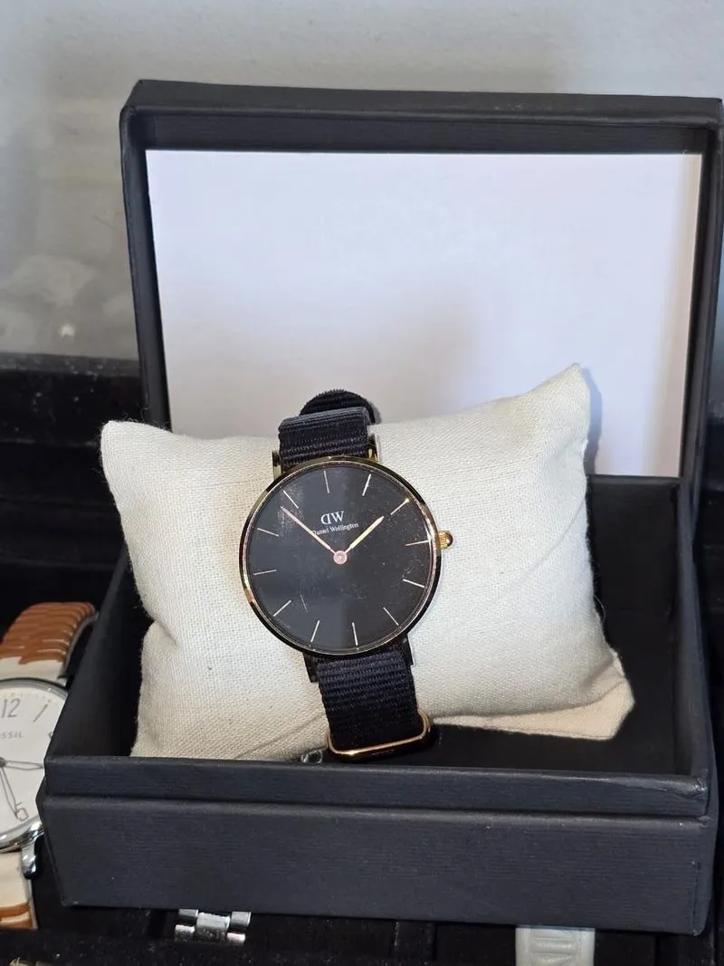 Daniel Wellington Casual Wanita black photo 1