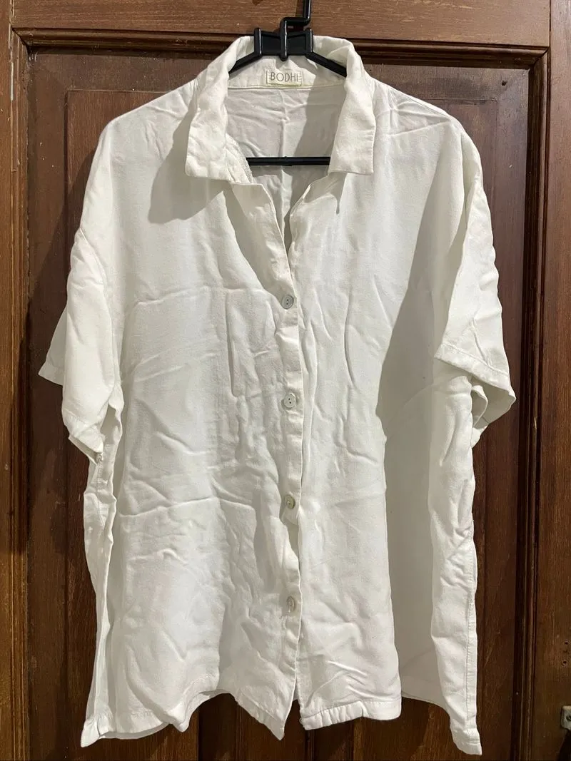 white tshirt photo 1