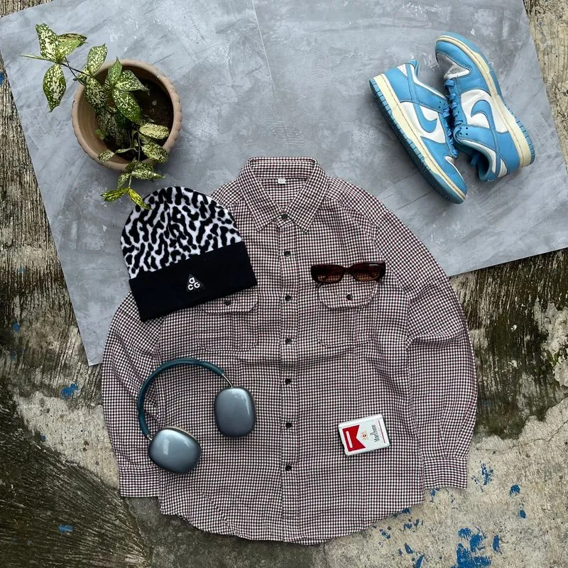 Uniqlo Grunge Indie Casual shirt Pria white black photo 1