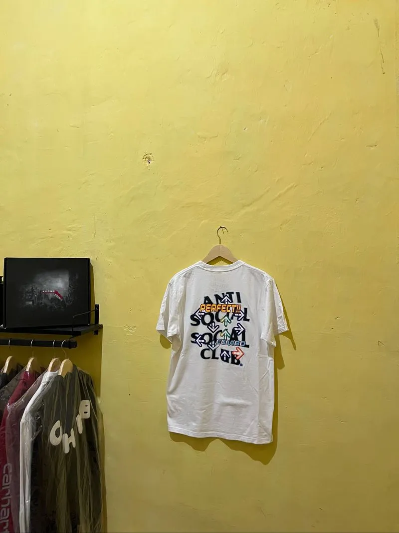 Kaos anti sosial sosial club photo 1