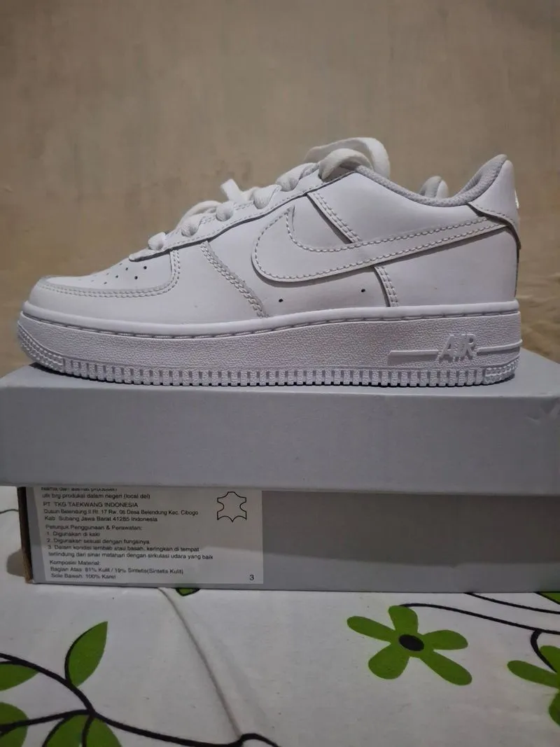 nike air force 1 LE size 35 photo 1