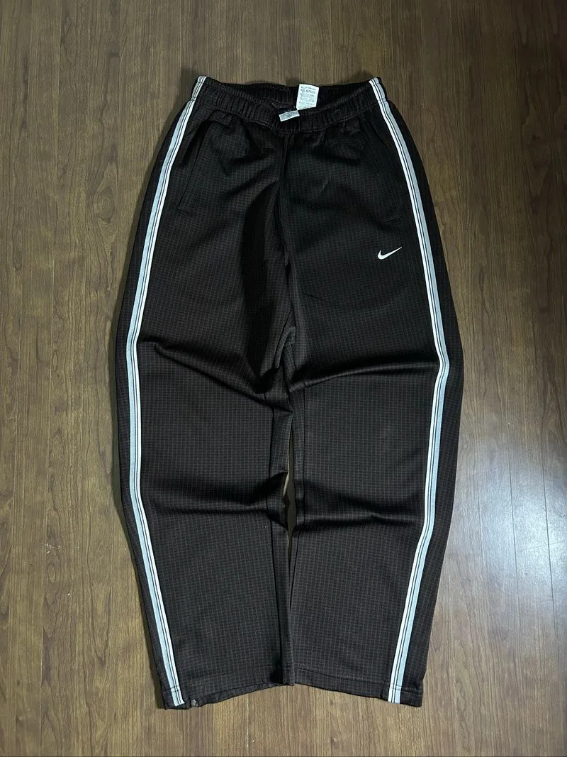 Nike Training Pants Dark Brown Colour.  photo 1