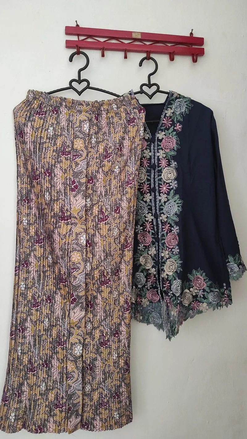 Kebaya Set Bordir Navy + Rok Plisket Batik photo 1