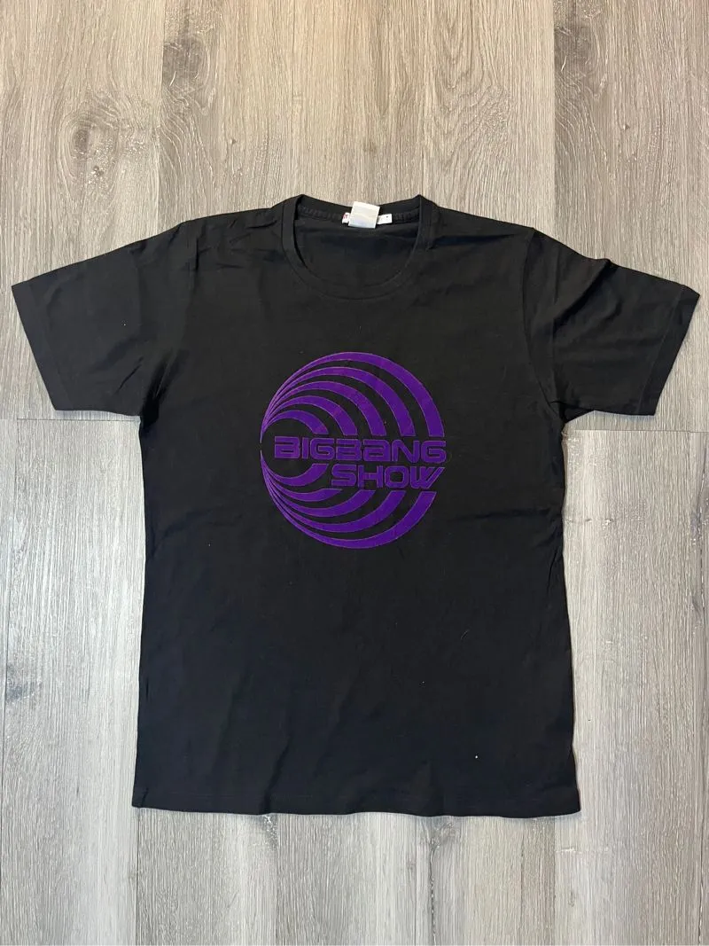 Uniqlo Cosplay Casual T-shirt Pria purple black photo 1