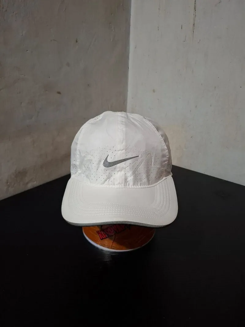Nike Cap Running DRI-FIT AEROBILL WHITE/REFLECT SILVER Feath photo 1