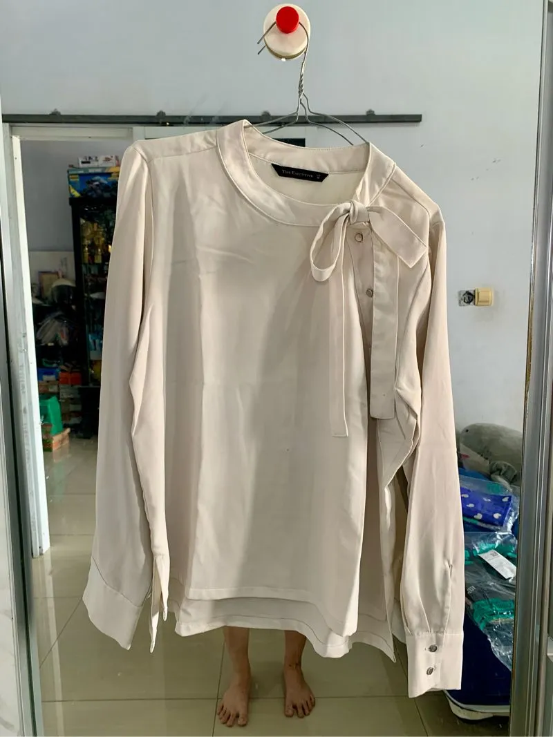The Executive Cream Blouse Size M – Tie Neck Detail, Office  photo 1