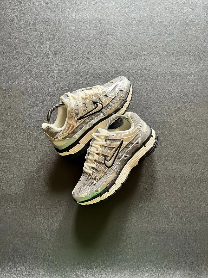 Nike P-6000 PRM Metallic Silver photo 1