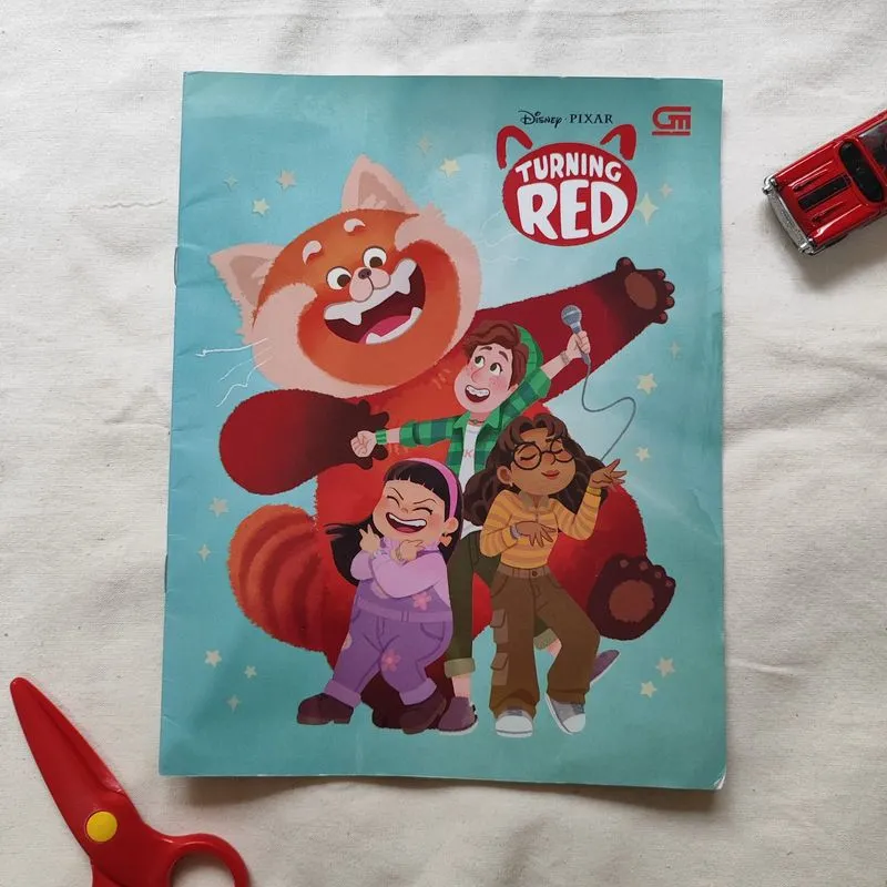 BOOK: BUKU TURNING RED DISNEY • PIXAR | 1 BUKU photo 1