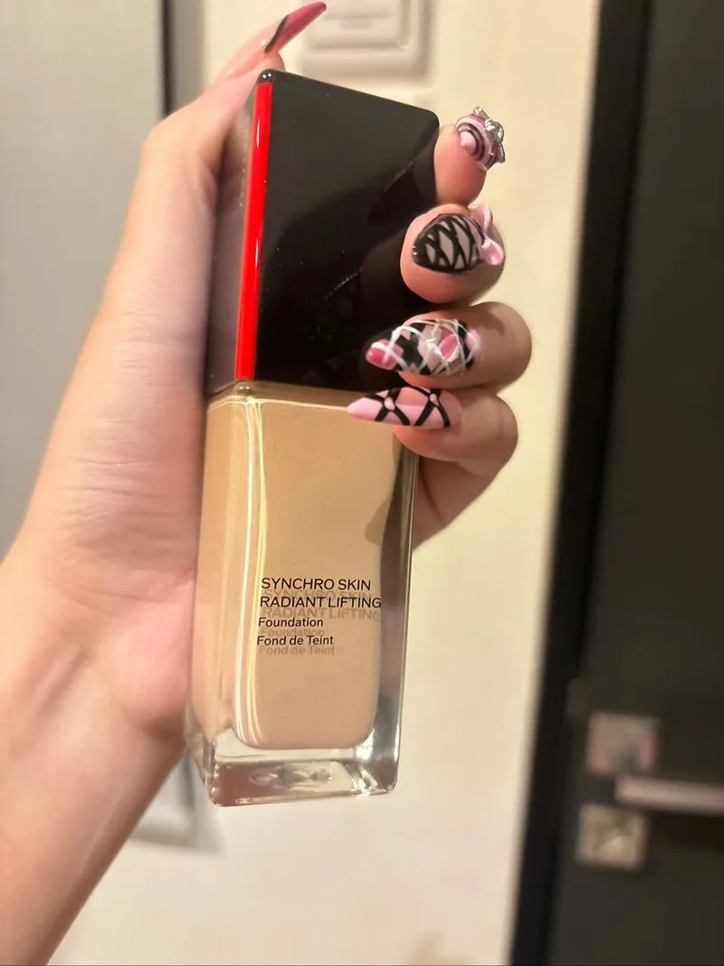 Shiseido radiant lifting foundation 220 Linen (share in jar) photo 1