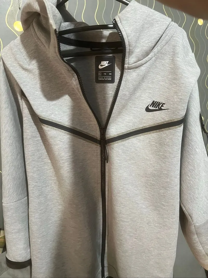 nike tech abu photo 1