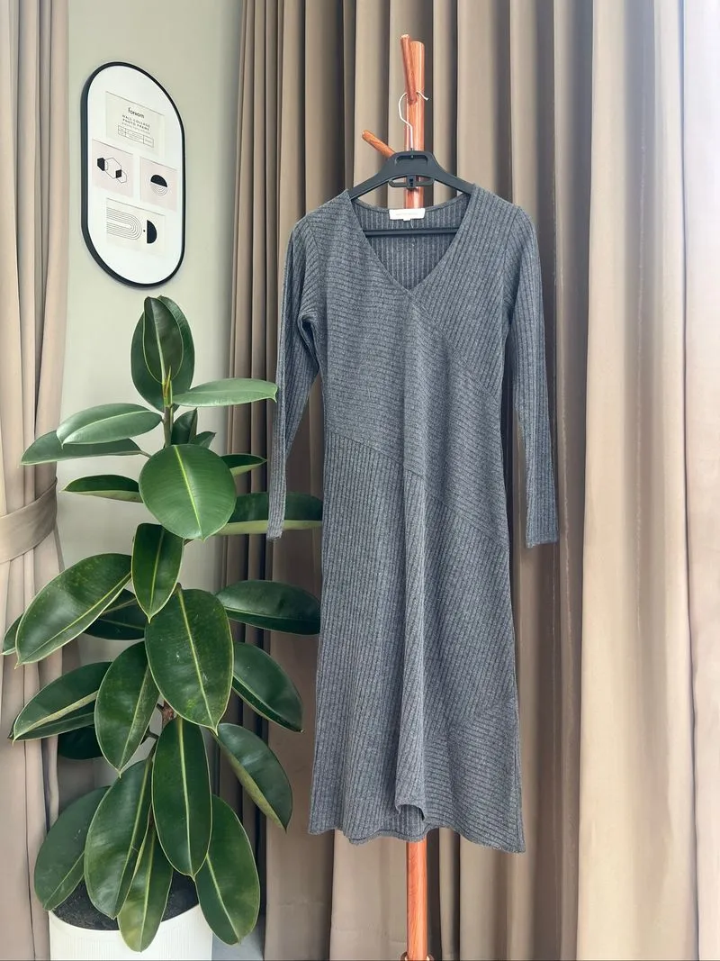 Midi dress in grey photo 1
