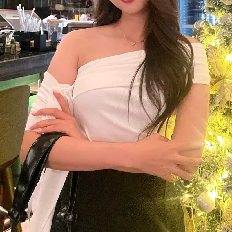 Top open shoulder sabrina photo 1