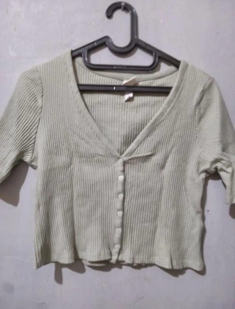 cardigan crop photo 1