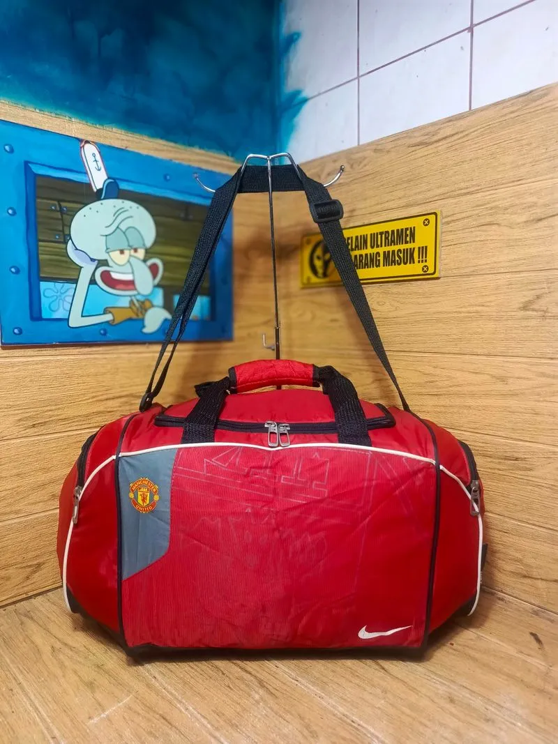 Tas dufflebag travelbag olahraga MU Nike vintage second ori photo 1
