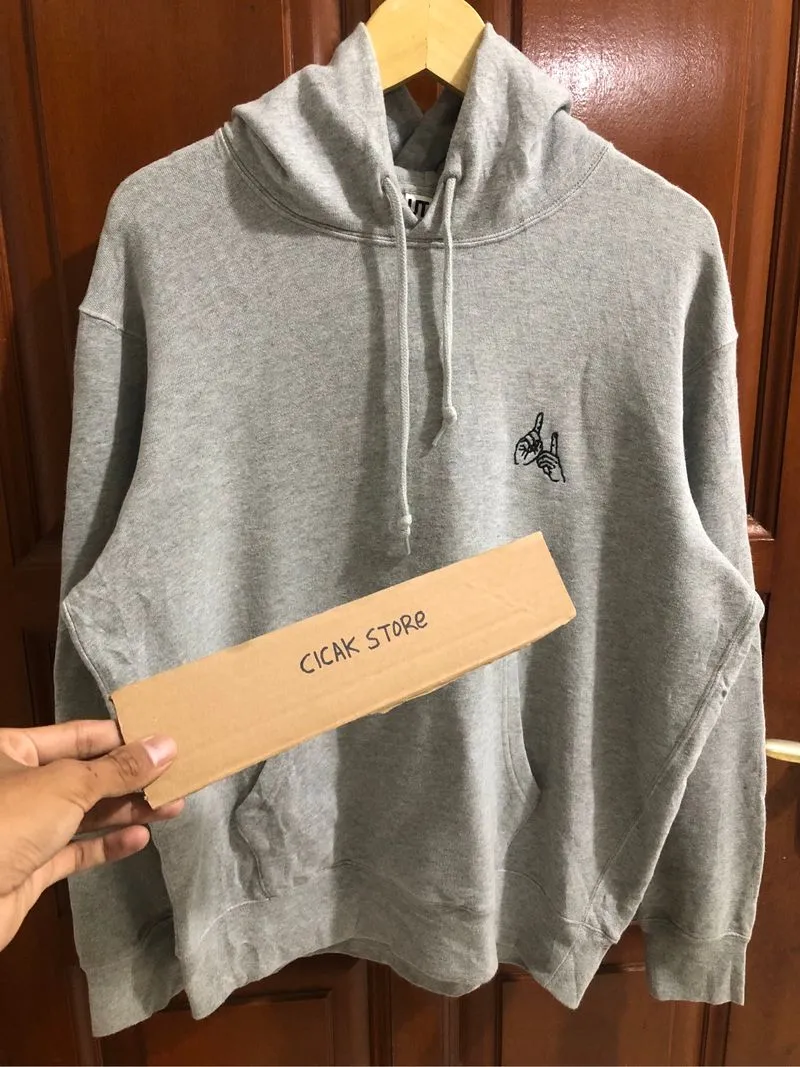 hodie uniqlo UT photo 1